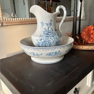 Pioneer Woman Agatha Blue and White Floral Pitcher and Bowl Set